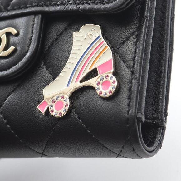 CHANEL Black Lambskin Leather Wallet - Picture 6 of 9